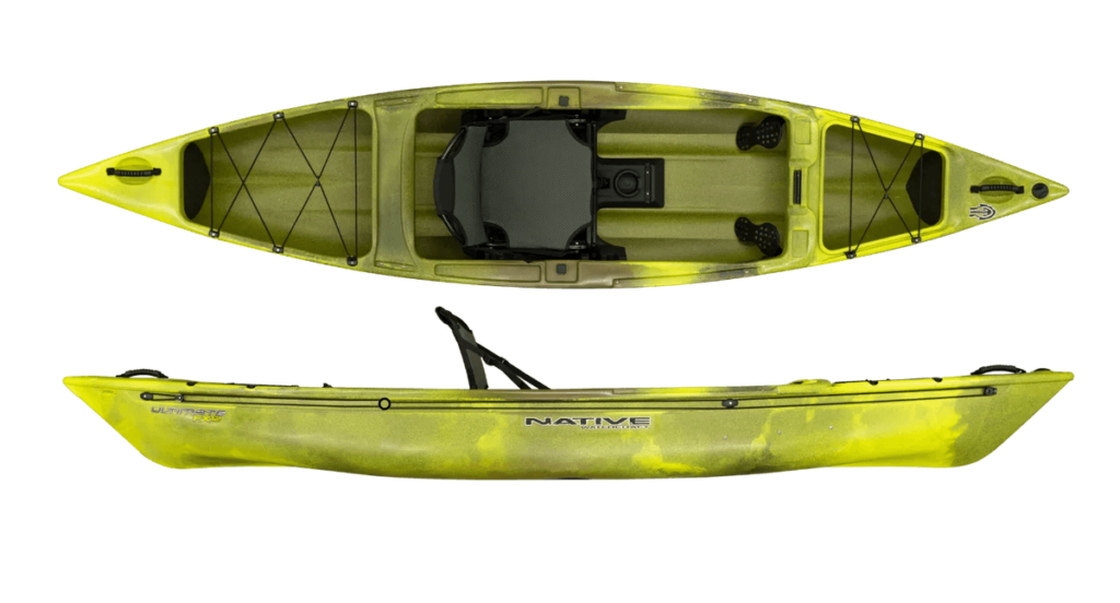 Gelbes Kajak aus der Vogelperspektive, mit Platz für einen Sitz und Gepäcknetz. Ideal für Outdoor-Aktivitäten.