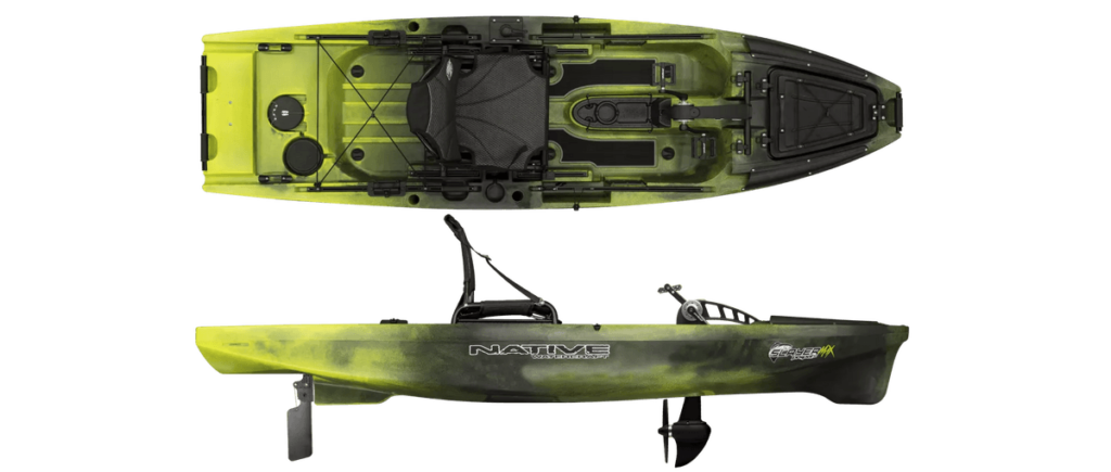 Ein grünes Kajak von oben und seitlich, mit einem Stuhl und verschiedenen Montagepunkten für Zubehör.
