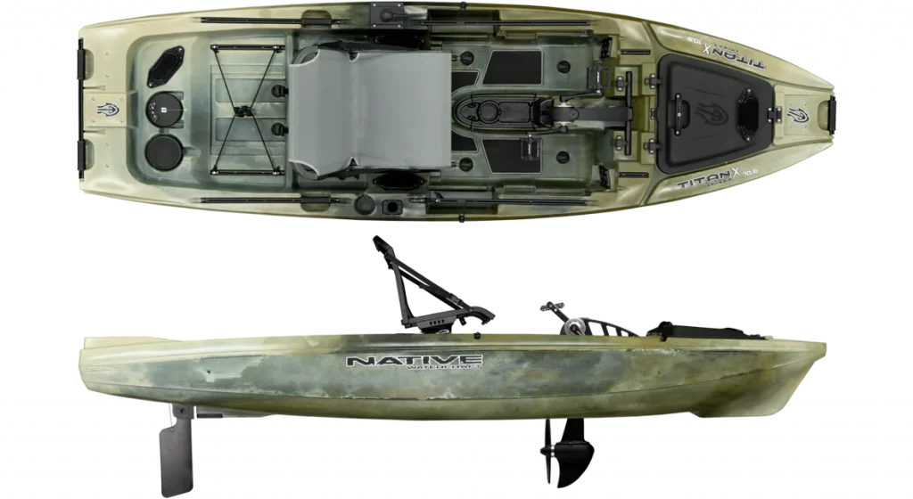 Kajak in Olivgrün mit Sitz und Ausstattungen, von oben und von der Seite sichtbar, Modell "Titan X".